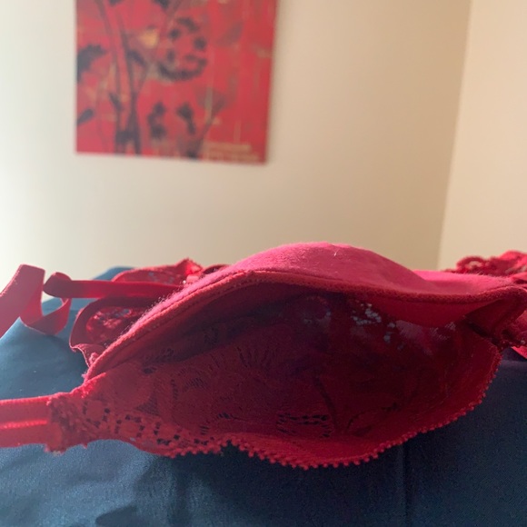Silk & Satin Red Bra, C36. - Picture 7 of 9